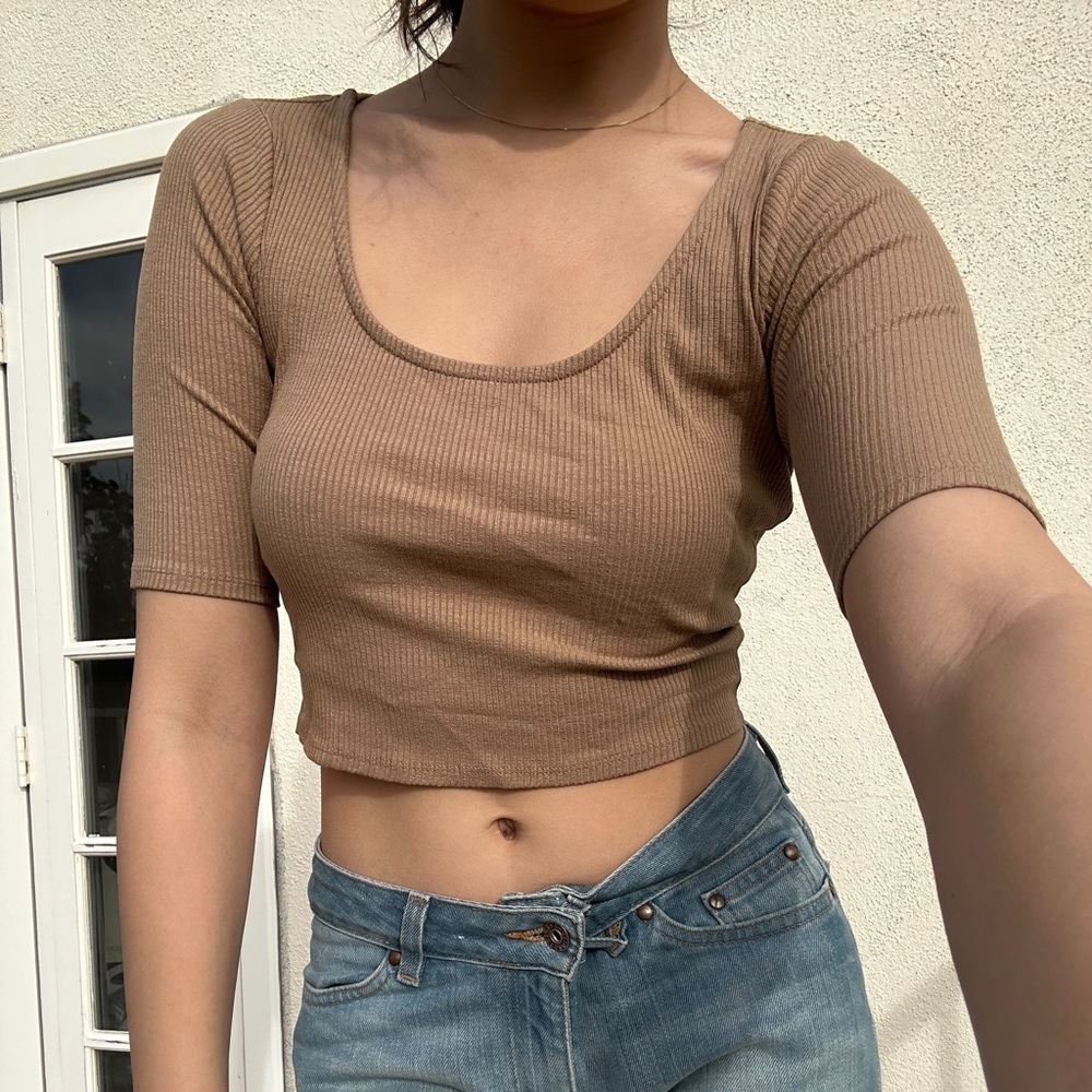 H&M brown fitted crop top